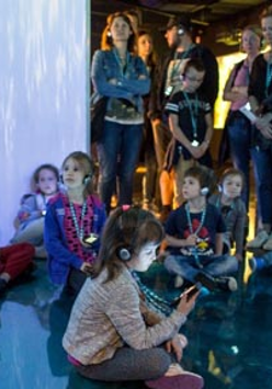 dzieci podczas oprowadzania, fot. Ł. Gdak