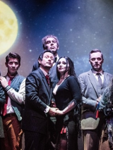 Artyści Teatru Muzycznego na scenie.