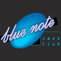 Na grafice logo klubu Blue Note.