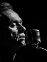 John Porter przy mikrofonie