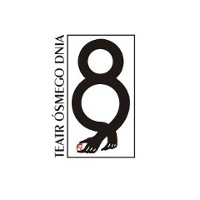 Logo Tatru Ósmego Dnia - na białym tle czarny napis - nazwa Teatru oraz czarna ósemka, u dołu której są dwie dłonie