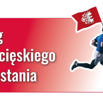 Logotyp Biegu Zwycięskiego Powstania - na czerwonym tle biała nazwa imprezy, a obok mężczyzna biegnący z flagą powstańczą
