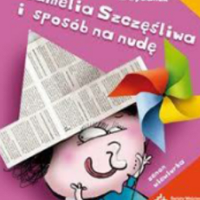 Dziewczynka w czapce z gazety