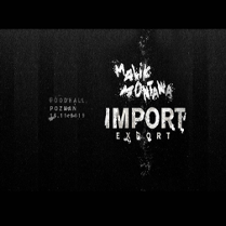 Białe napisy na czarnym tle