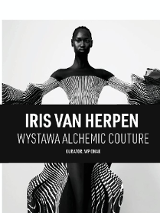 Plakat z jedną z prac artystki. Dodatkowo napis z imieniem artystki i nazwą wystaty.