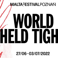 plakat wydarzenia z centralnie umieszczonym napisem "WORLD HELD TIGHT"