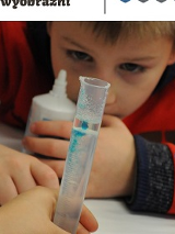 plakat - dziecko w laboratorium