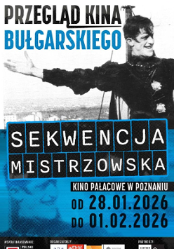 Czarno-białe zdjęcie mężczyzny, który uśmiechając się pokazuje coś ręką. U dołu i góry plakatu informacje o wydarzeniu w czarno-biało-niebieskich kolorach.