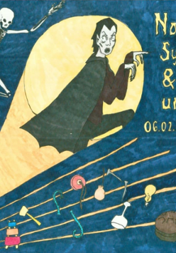 Ilustracja przypominająca rysunek na kartce papieru, utrzymana w mrocznym, halloweenowym stylu. Na środku widać postać wampira w pelerynie, oświetloną żółtym światłem. Po lewej stronie tańczą szkielety, po bokach widać zapalone świece. Na dole widoczne są porozrzucane przedmioty, takie jak instrumenty, żarówka i kamera filmowa. Z prawej strony tytuł wydarzenia i inne informacje zawarte w treści artykułu.