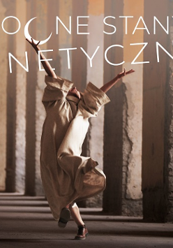 Postać w workowatej sukni w tanecznej pozie, nad nią napis Nocne Stany Kinetyczne.