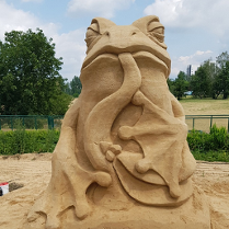 rzeźba zapowiadająca festiwal