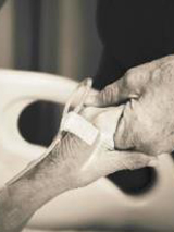 uścisk ręki z chorym