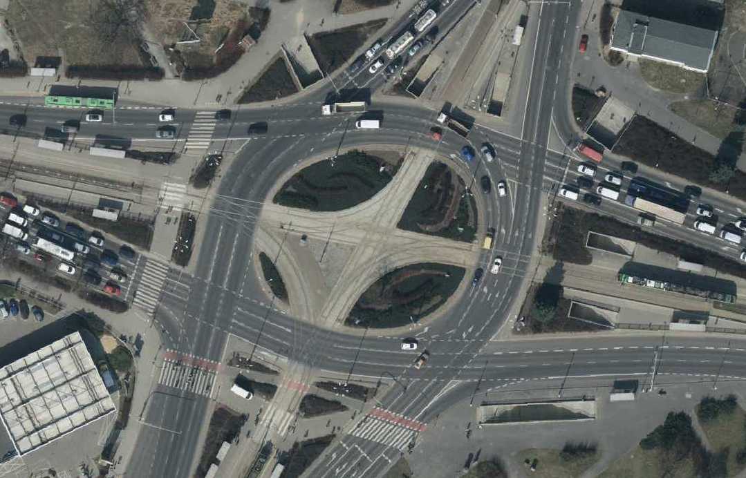 mapa lotnicza przedstawiająca rondo uliczne - grafika artykułu