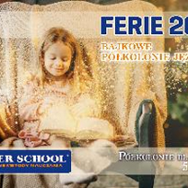 Baner: dziewczynka na fotelu z książką. W tle choinka