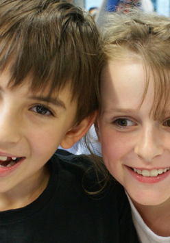 dziewczynka i chłopiec