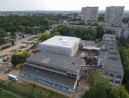 Nowa hala sportowa ma już okna i drzwi