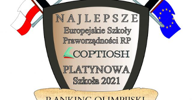 zdjęcie przedstawia wizulaizację odznaki, która składa się z tarczy, dwóch skrzyżowanych mieczy oraz flaki Polski i Unii Europejskiej