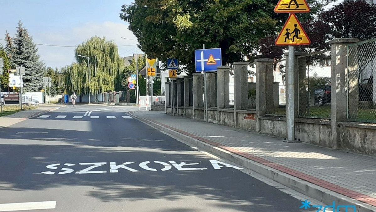 W czasie wakacji przeprowadzono kontrole przy niemal 90 poznańskich szkołach fot. ZDM - grafika artykułu