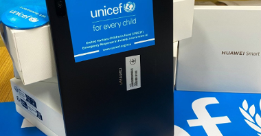 Przekazanie tabletów UNICEF