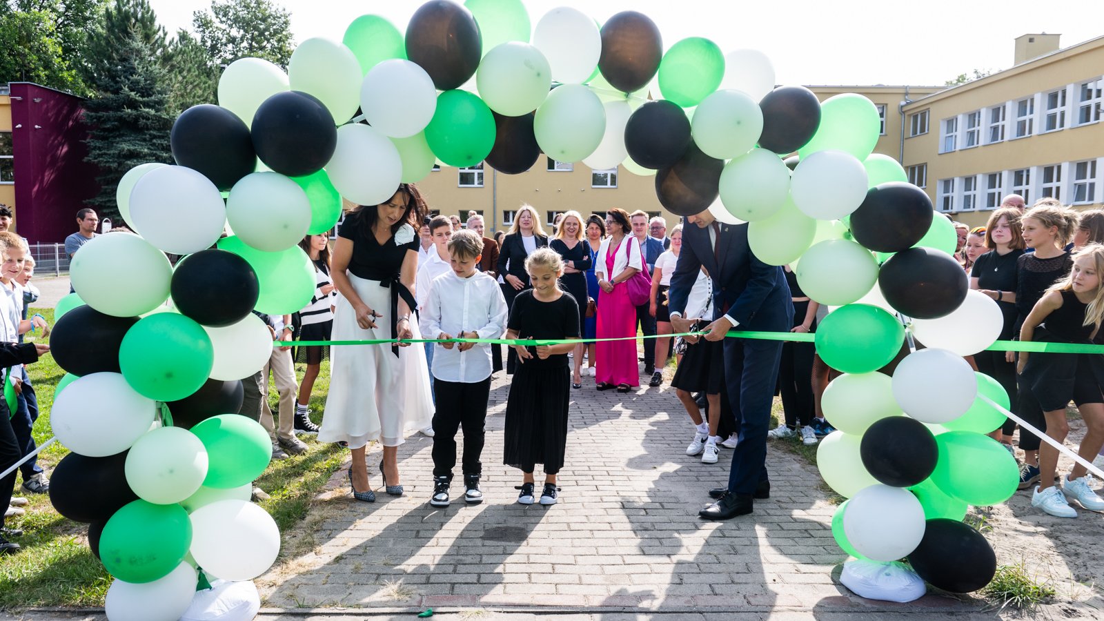 Miejska inauguracja odbyła się w Szkole Podstawowej nr 77 przy ul. Dmowskiego