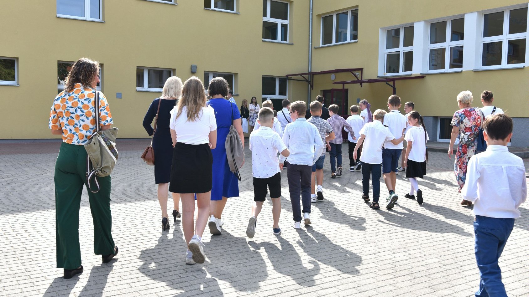 Miejska inauguracja odbyła się w Szkole Podstawowej nr 77 przy ul. Dmowskiego