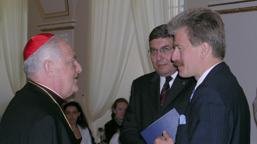 Honorowy Obywatel Miasta w towarzystwie Prezydenta Poznania i Przewodniczącego Rady Miasta