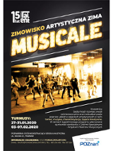 Plakat wydarzenia: warsztaty taneczne - młodzież ćwiczy układ taneczny na parkiecie. Na górze i na dole plakatu - informacje tekstowe.