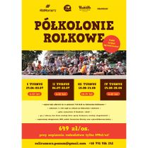 Na srodku grupowe zdjęcie uczestników. Na górze i na dole brązowe napisy na żółtym tle.