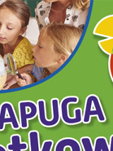 Po lewej: dzieci przy globusie. Po prawej: papuga. Na dole napis: Papuga.