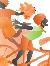 Dziecko na rowerze w kasku. Drugie dziecko z piłką w ręku.