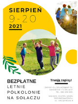 Dzieci biegają wesoło po łące z uniesionymi do góry rękami.