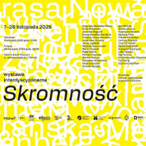 Informacje o wystawie zatytułowanej skromność, w tle białe napisy z nazwiskami na żółtym tle.