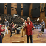 Członkowie grupy teatralnej w Sali Wielkiej