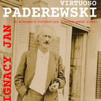 Na starym zdjęciu postać Ignacego Jana Paderewskiego w białej koszuli i marynarce.