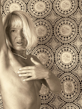 Kobieta po mastektomii - zdjęcie promujące wystawę