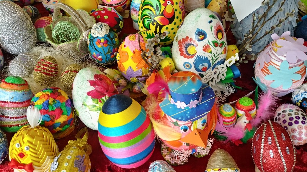 zdjęcie przedstawia zbiór pisanek - grafika artykułu