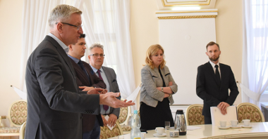 Prezydent Poznania Jacek Jaśkowiak spotkał się z dyrektorami poznańskich liceów i techników