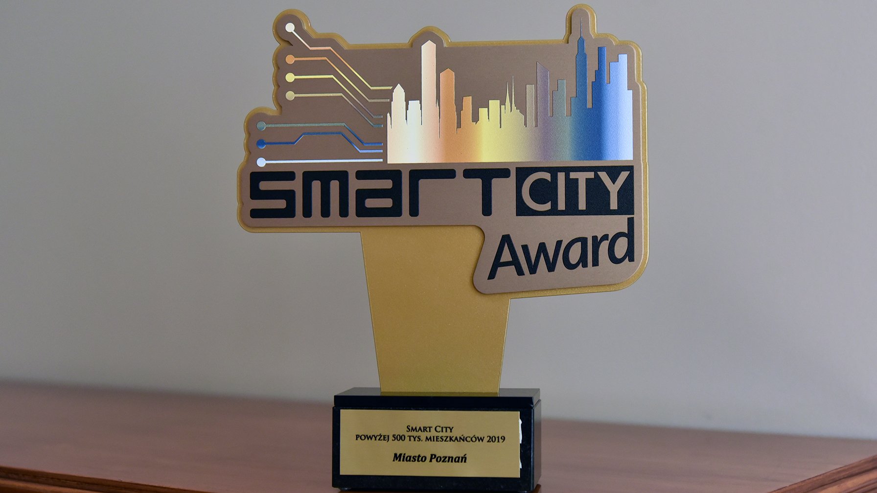 Poznań zwyciężył w kategorii "Smart City powyżej 500 tys. Mieszkańców 2019". - grafika artykułu
