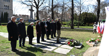 Galeria zdjęć przedstawia obchody 81. rocznicy Zbrodni Katyńskiej.