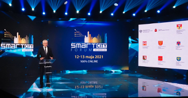 Na zdjęciu Jacek Jaśkowiak, prezydent Poznania przemawiający w trakcie Smart City Forum.