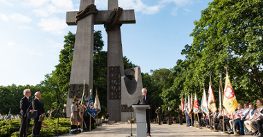Na zdjęciu widok na plac Mickiewicza i dwa krzyże, widać też prezydenta Poznania przy mikrofonie