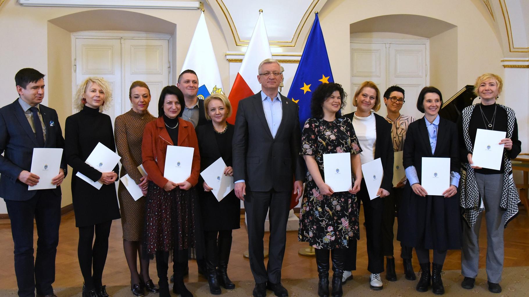 Zespół ds. Polityki Równości i Różnorodności wspólne zdjęcie z Prezydentem Poznania