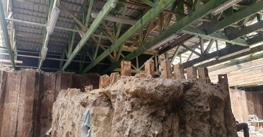 Pod powierzchnią placu toczą się zarówno prace archeologiczne, jak i budowlane