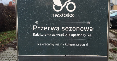 Tablicka informująca o przerwie ziomowej Poznańskiego Roweru Miejskiego