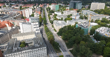 Widok na panoramę miasta z ulicy Małe Garbary w kierunku ulicy Solnej.