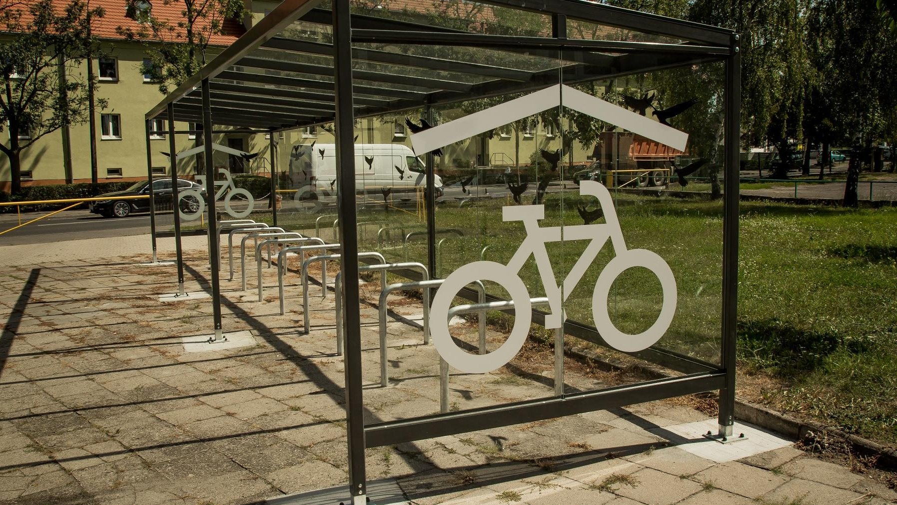 Wiata rowerowa przy Zespole Szkolno-Przedszkolnym nr 3 na ul. Jesionowej