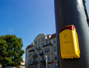 Żółte przyciski na przejazdach rowerowych