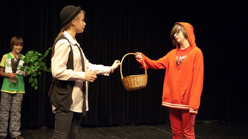 Przedstawienie pt."Czerwony kapturek szuka księcia" Fot. Loża Patronów Teatru