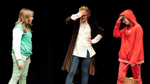 Przedstawienie pt."Czerwony kapturek szuka księcia" Fot. Loża Patronów Teatru