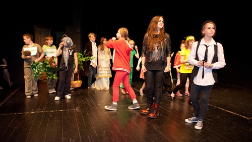 Przedstawienie pt."Czerwony kapturek szuka księcia" Fot. Loża Patronów Teatru